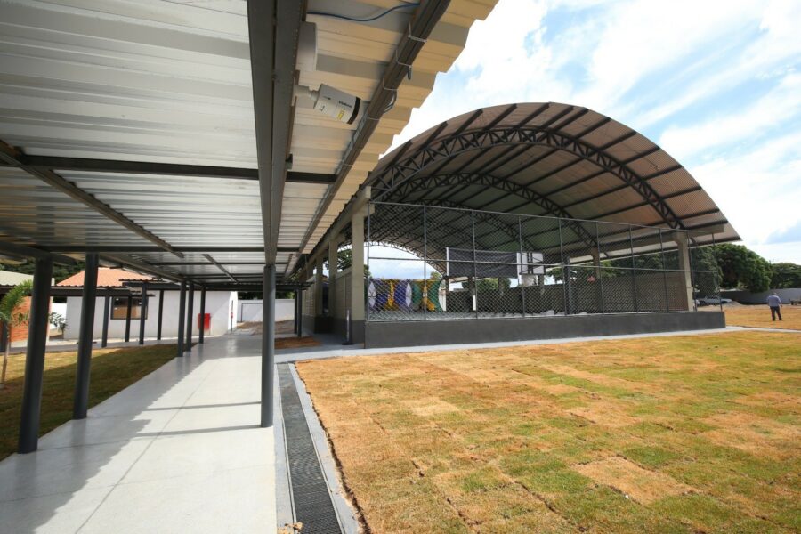 Seduc entrega quadra esportiva e reforma escolar em Pontalina