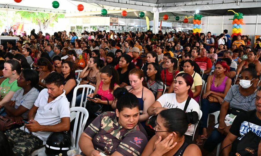 Mais de mil trabalhadores são contratados no Feirão de Empregos