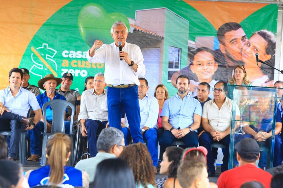 Caiado entrega casas a custo zero em Abadia de Goiás