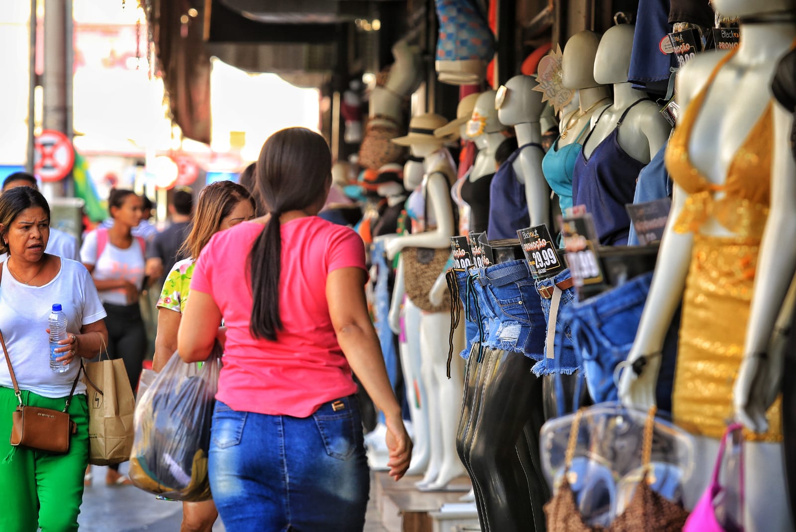 Procon repassa orientações para consumidor evitar golpes na Black Friday