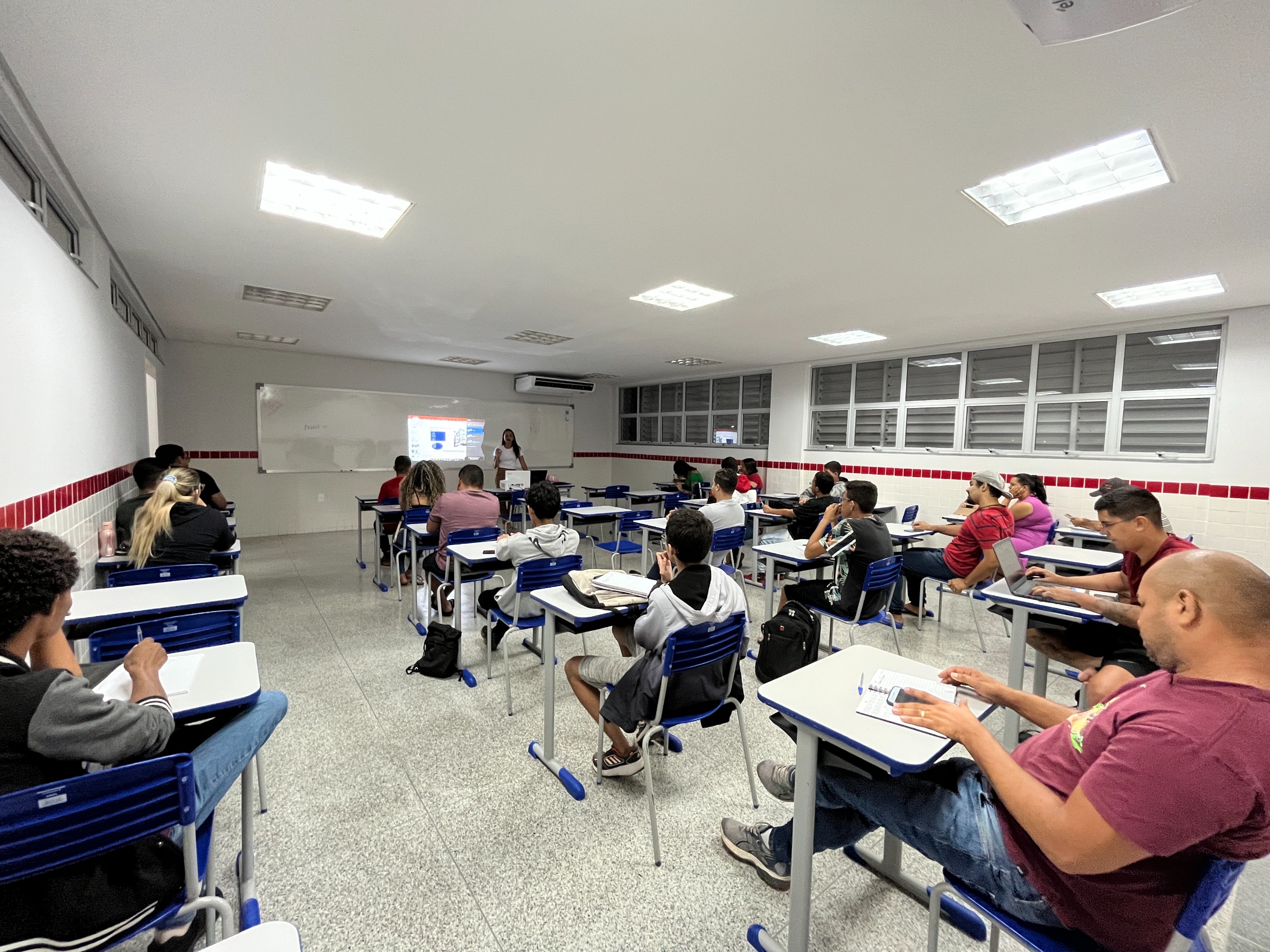 Inscrições para cursos das Escolas do Futuro vão até segunda