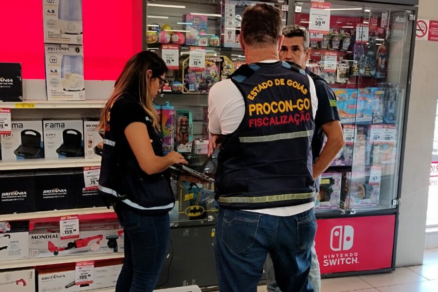 Procon autua 22 empresas por irregularidades na Black Friday