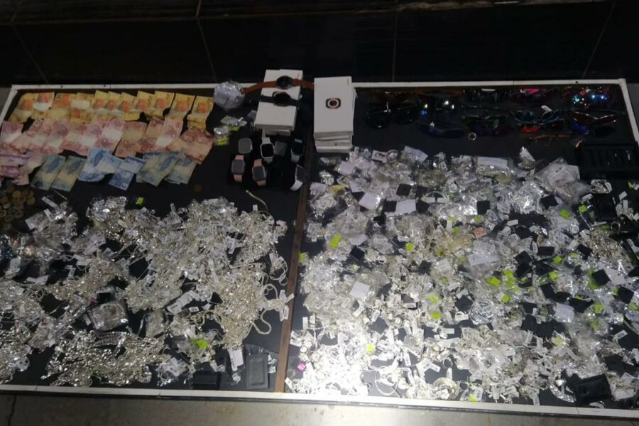PM prende dupla suspeita de arrombar joalheria em Goiânia
