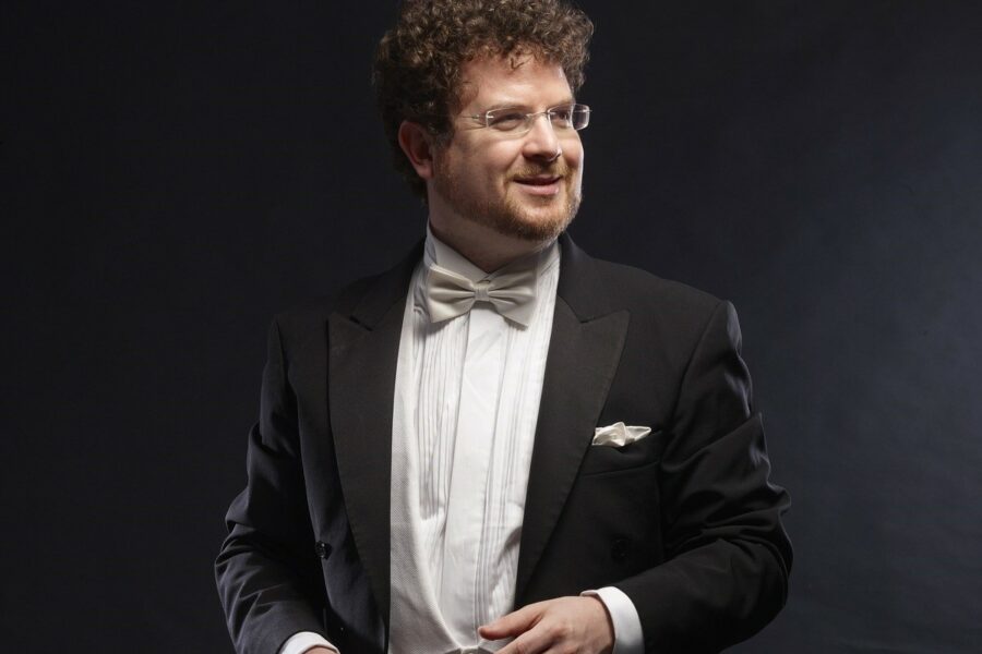 Filarmônica recebe maestro israelense em concerto nesta quinta