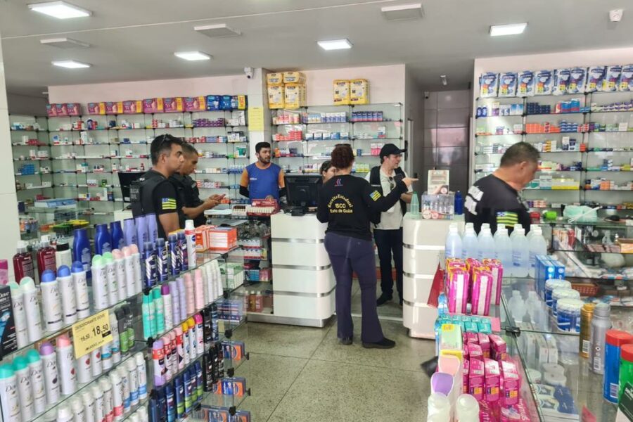 Receita estadual faz operação 4 redes de farmácia