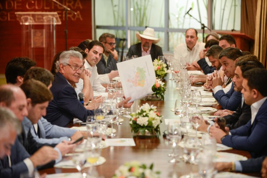 Governador recebe deputados da base e propõe 2ª etapa do Goiás em Movimento