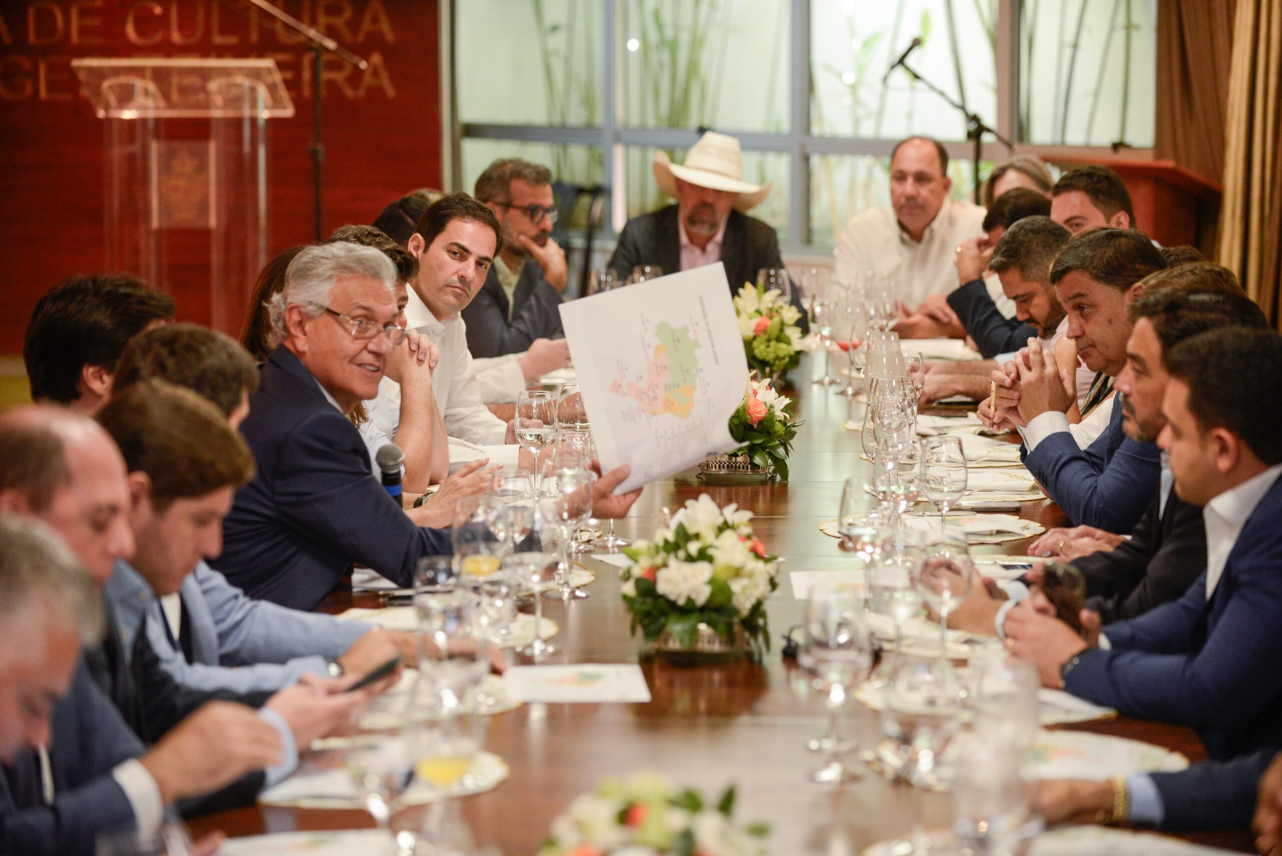 Governador recebe deputados da base e propõe 2ª etapa do Goiás em Movimento