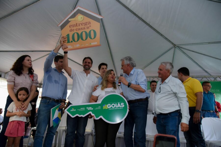 Caiado entrega 130 casas a custo zero em três municípios