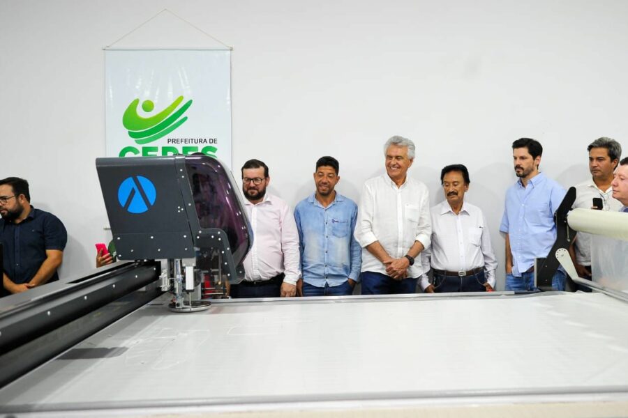 Caiado entrega máquina Audaces de corte automático de tecido em Ipameri