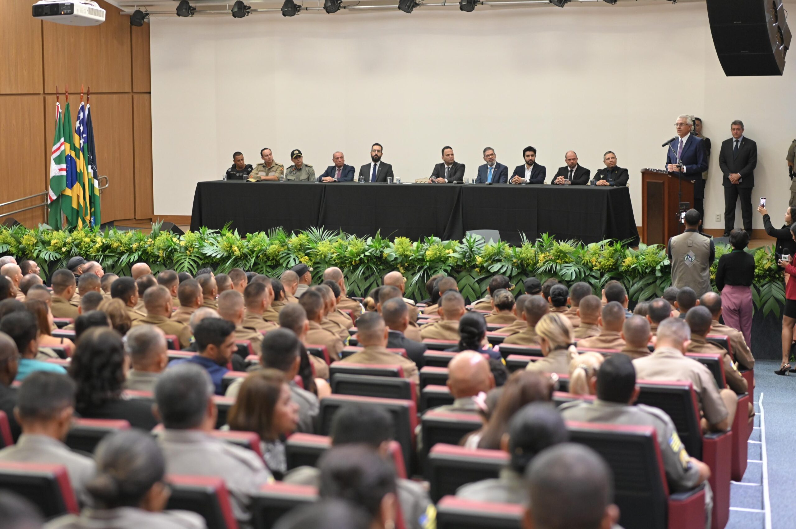 Caiado ressalta fator estratégico da inteligência policial no combate à criminalidade