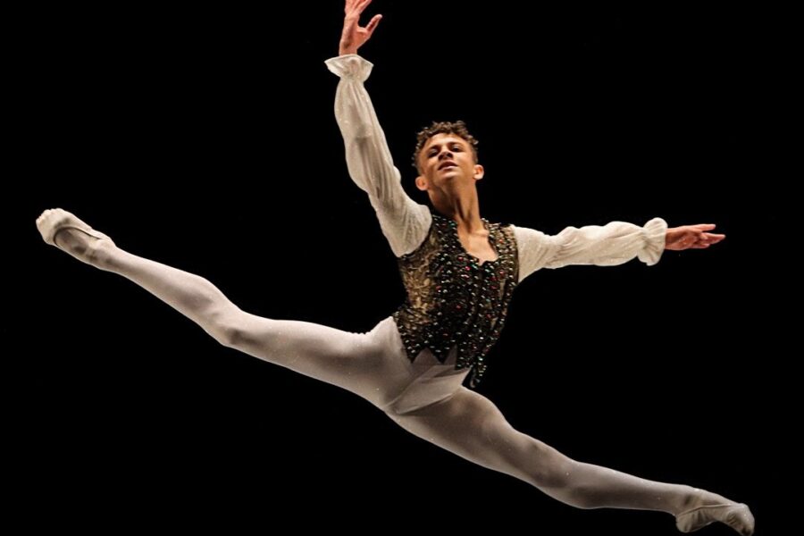 Alunos do Basileu França embarcam para competição de balé Prix de Lausanne