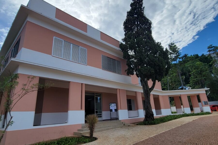Prédios da Praça Cívica começam a ganhar cara nova