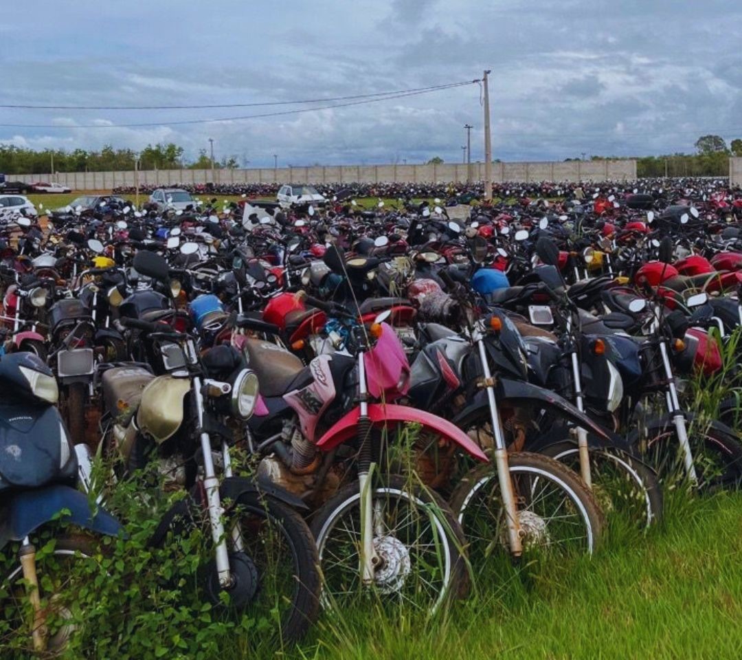 Detran disponibiliza visita a veículos e sucatas que vão a leilão