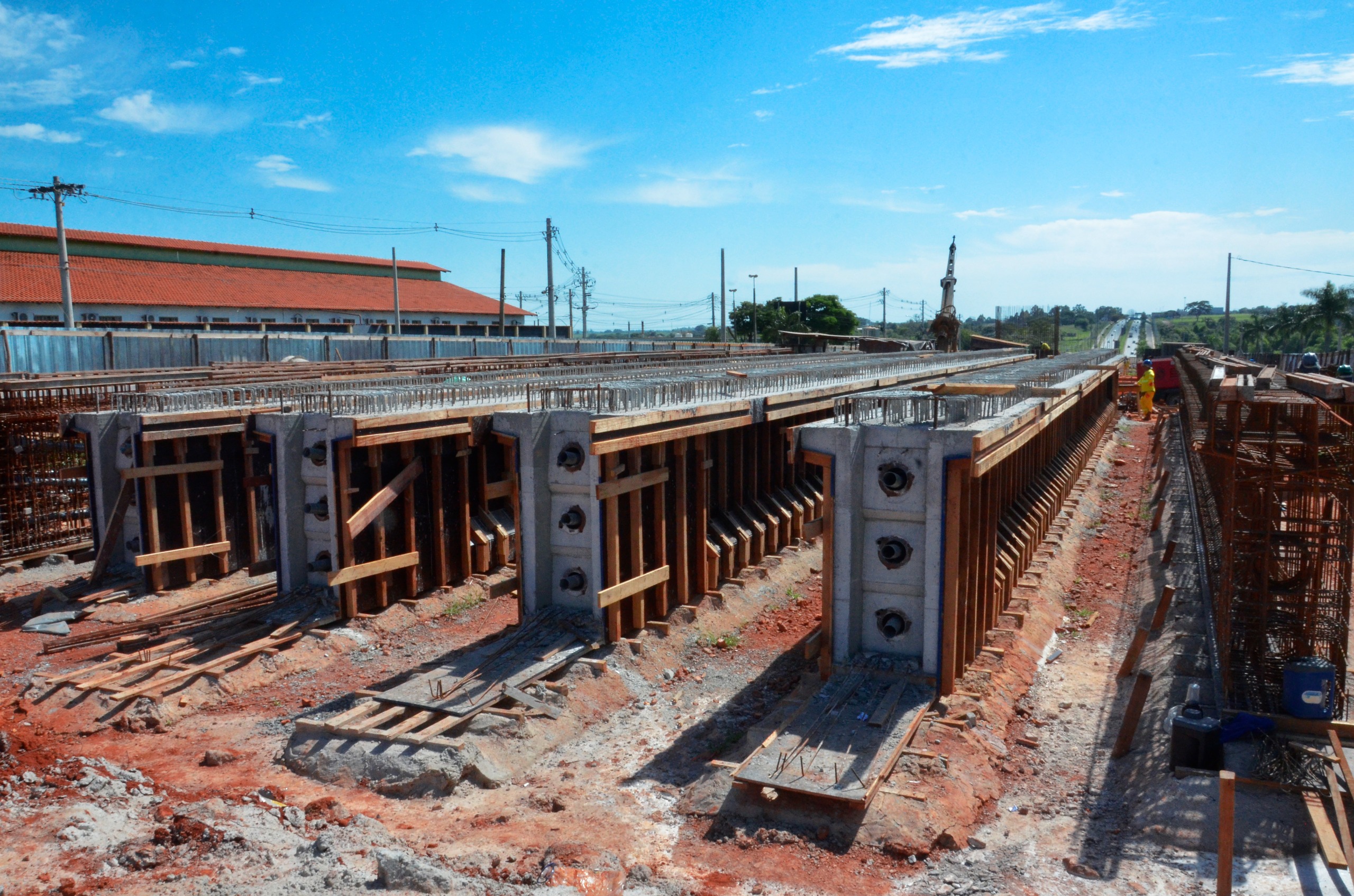 Obras do Viaduto Portal da Fé avançam, em Trindade