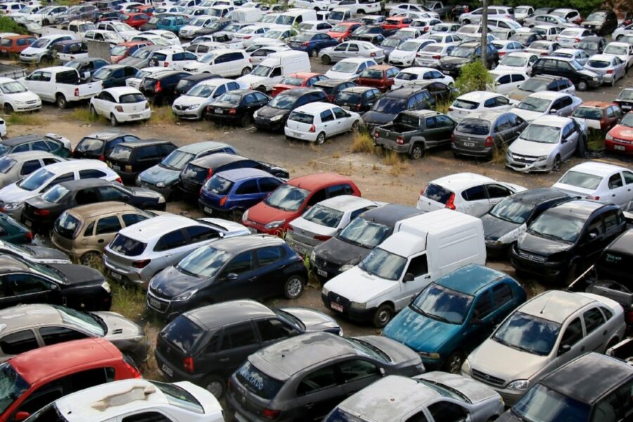 Detran realiza leilão de 3.400 veículos no dia 19