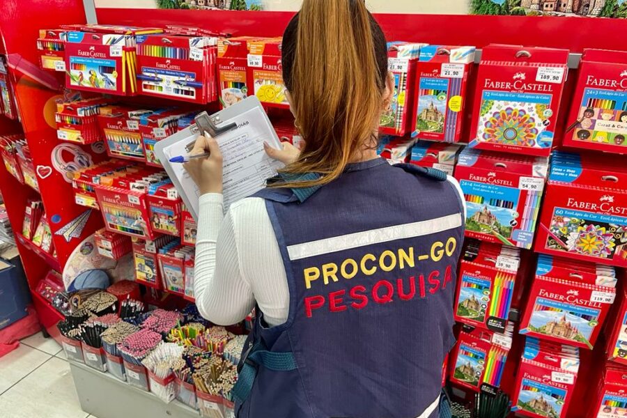 Procon aponta variação superior a 500% no valor do material escolar
