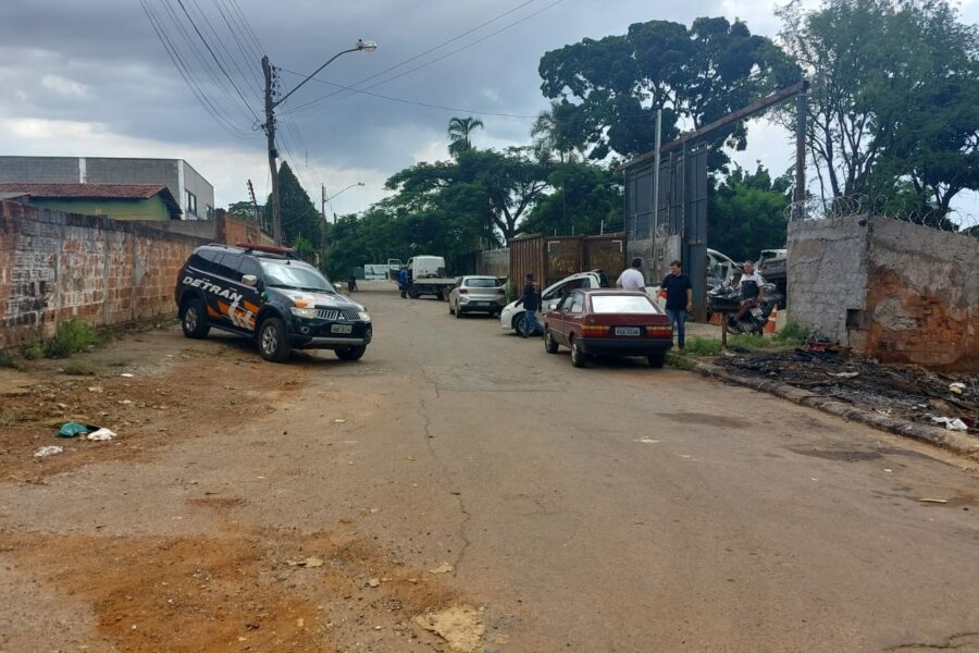 Patrulha Detran remove ônibus e fiscaliza 70 espaços públicos com carcaças abandonadas