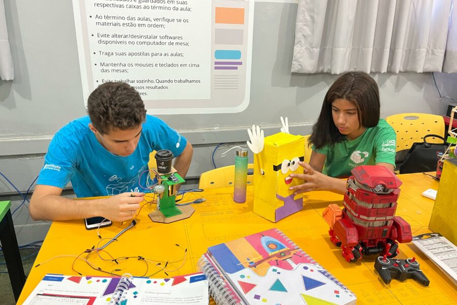 Curso gratuito de robótica abre 980 vagas para crianças e adolescentes