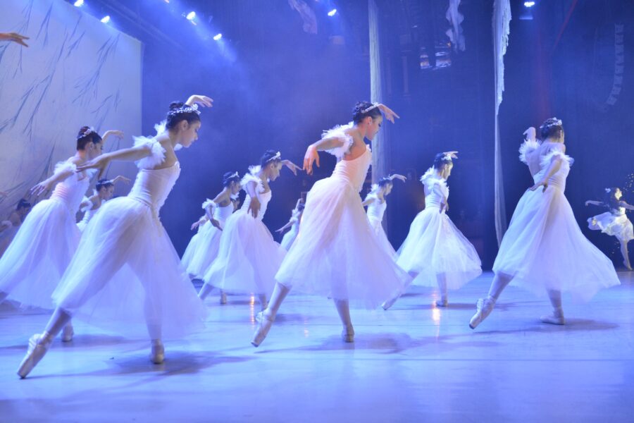 Basileu França abre 153 vagas para cursos gratuitos de dança