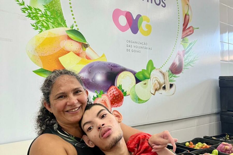 Mães de pessoas com deficiência recebem amparo do Banco de Alimentos da OVG