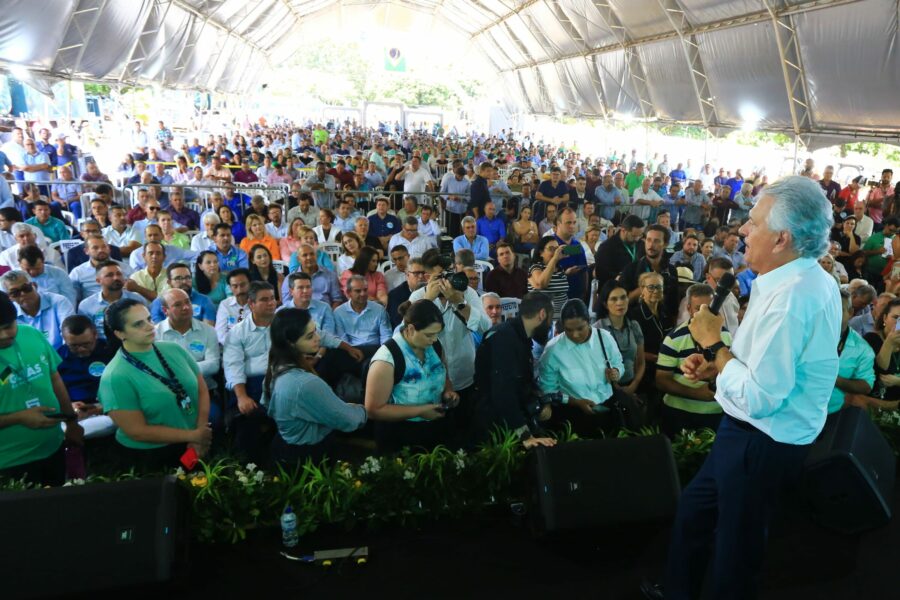 Caiado anuncia fim das pontes de madeira em todos os municípios