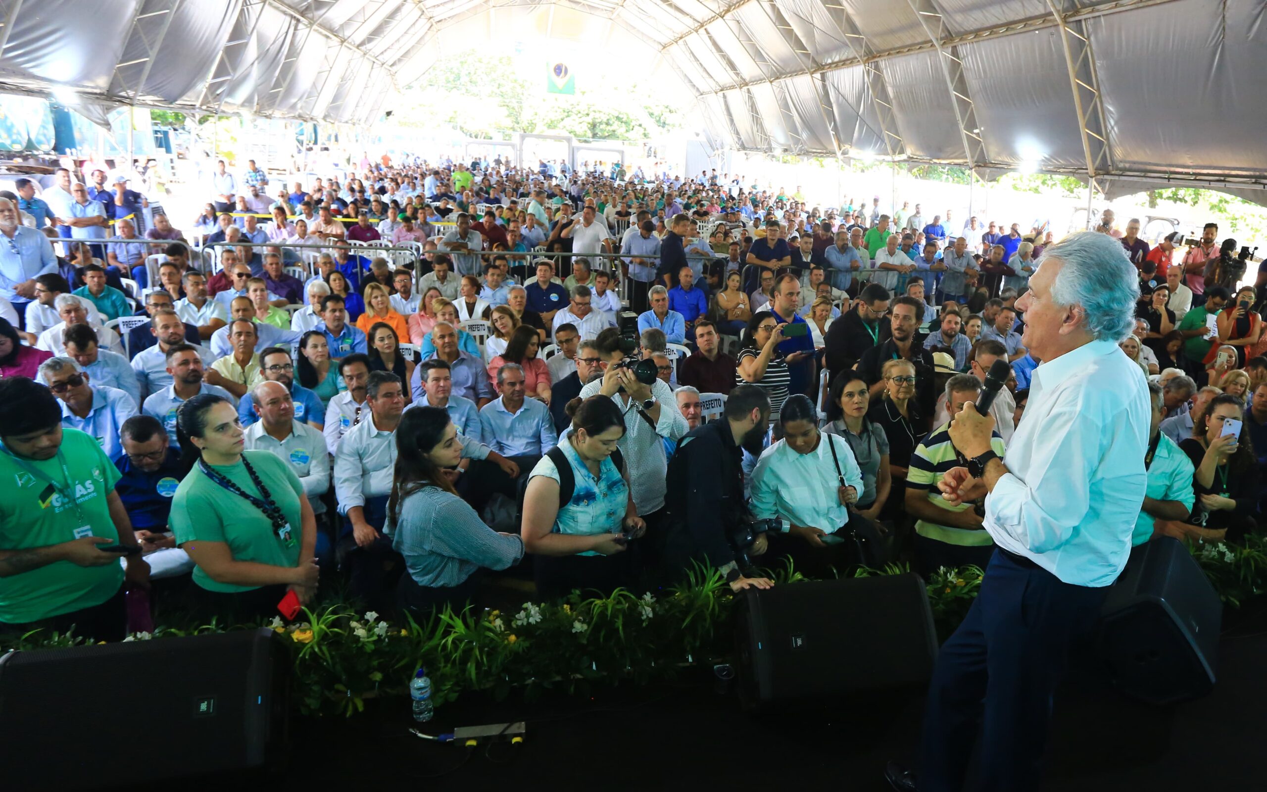 Caiado anuncia fim das pontes de madeira em todos os municípios