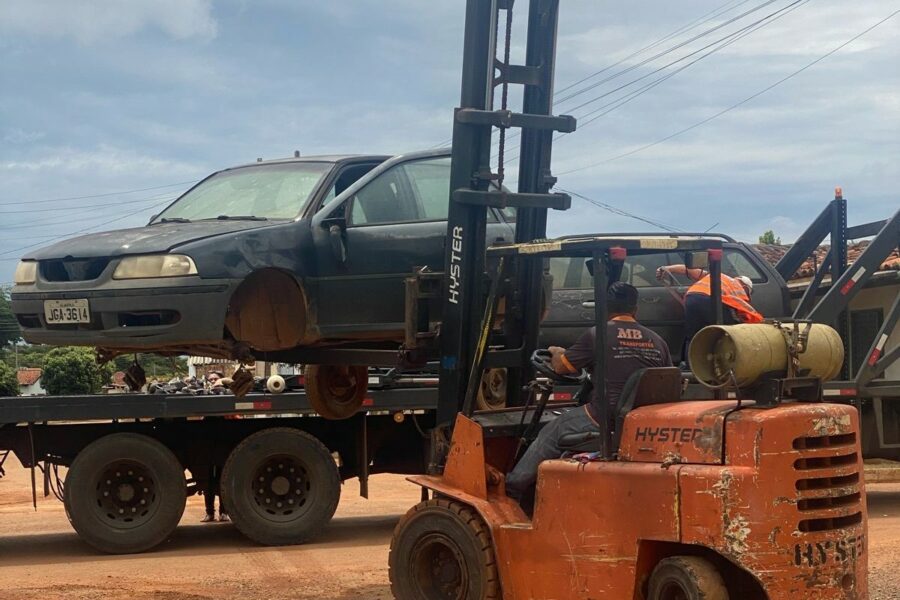 Patrulha Detran remove veículos abandonados em Silvânia