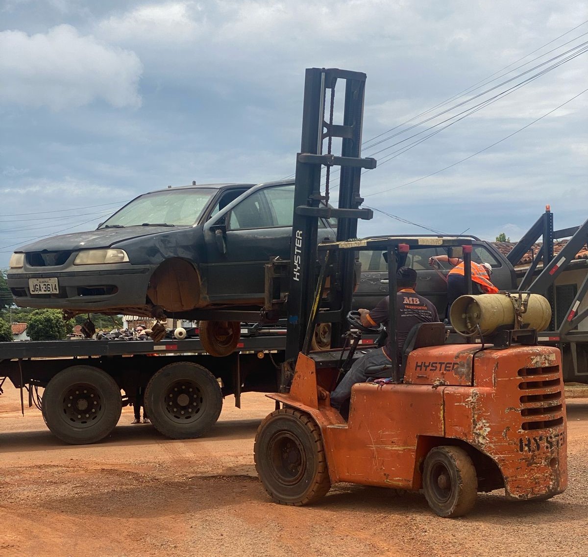 Patrulha Detran remove veículos abandonados em Silvânia