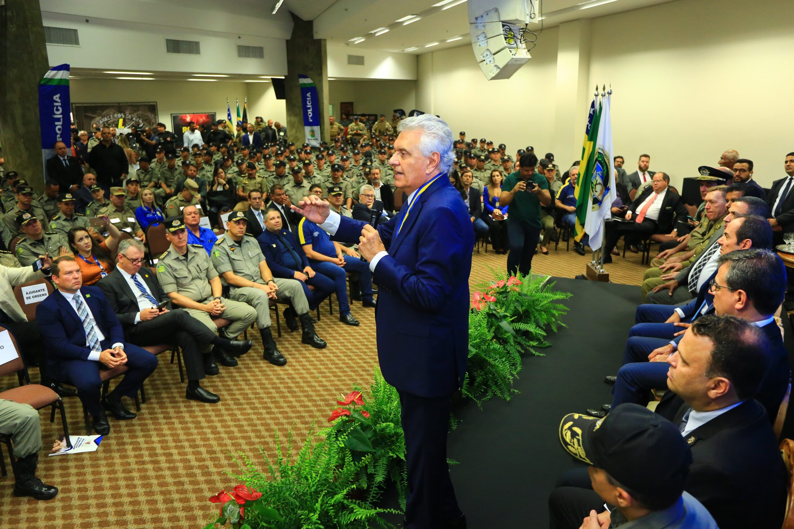 Caiado defende integração nacional das forças de segurança