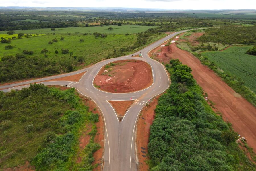 Goinfra avança na pavimentação da GO-591, entre Cabeceiras e divisa com MG