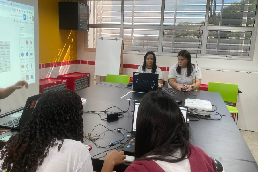 Estado abre editais de incentivo a projetos de mulheres na ciência