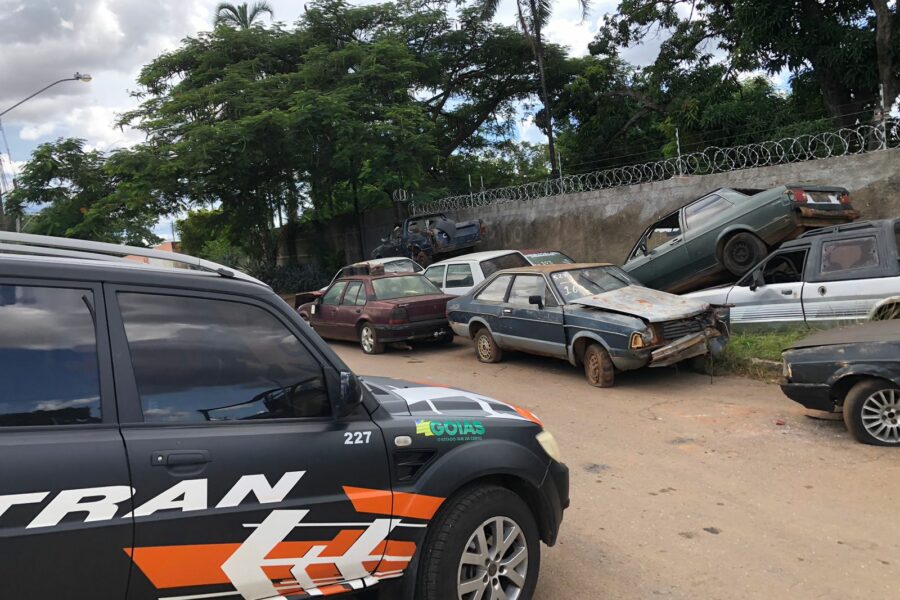 Patrulha Detran fecha o cerco a veículos abandonados