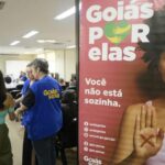 Governo entrega cartões do Goiás Por Elas a vítimas de violência doméstica