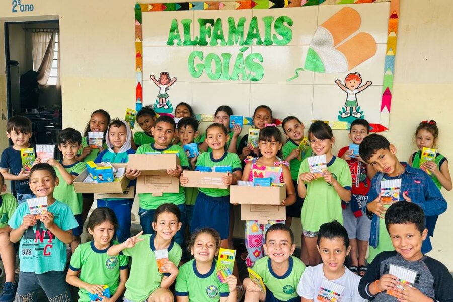 AlfaMais Goiás entrega kits de materiais escolares a municípios goianos