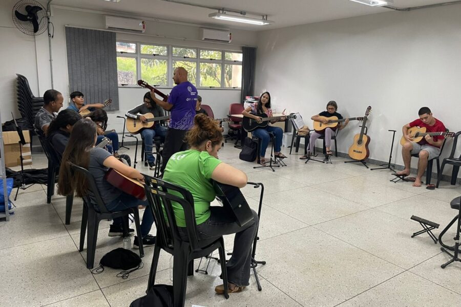 Escola do Futuro inscreve a curso de violão em Caldas Novas e Goiás