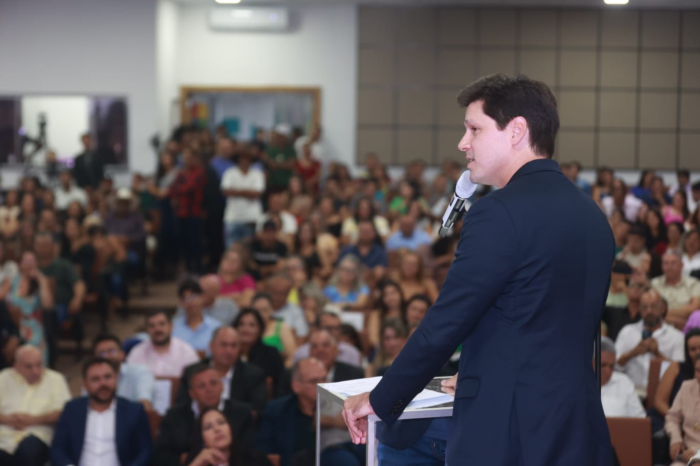 Daniel Vilela vincula desenvolvimento a investimentos em educação