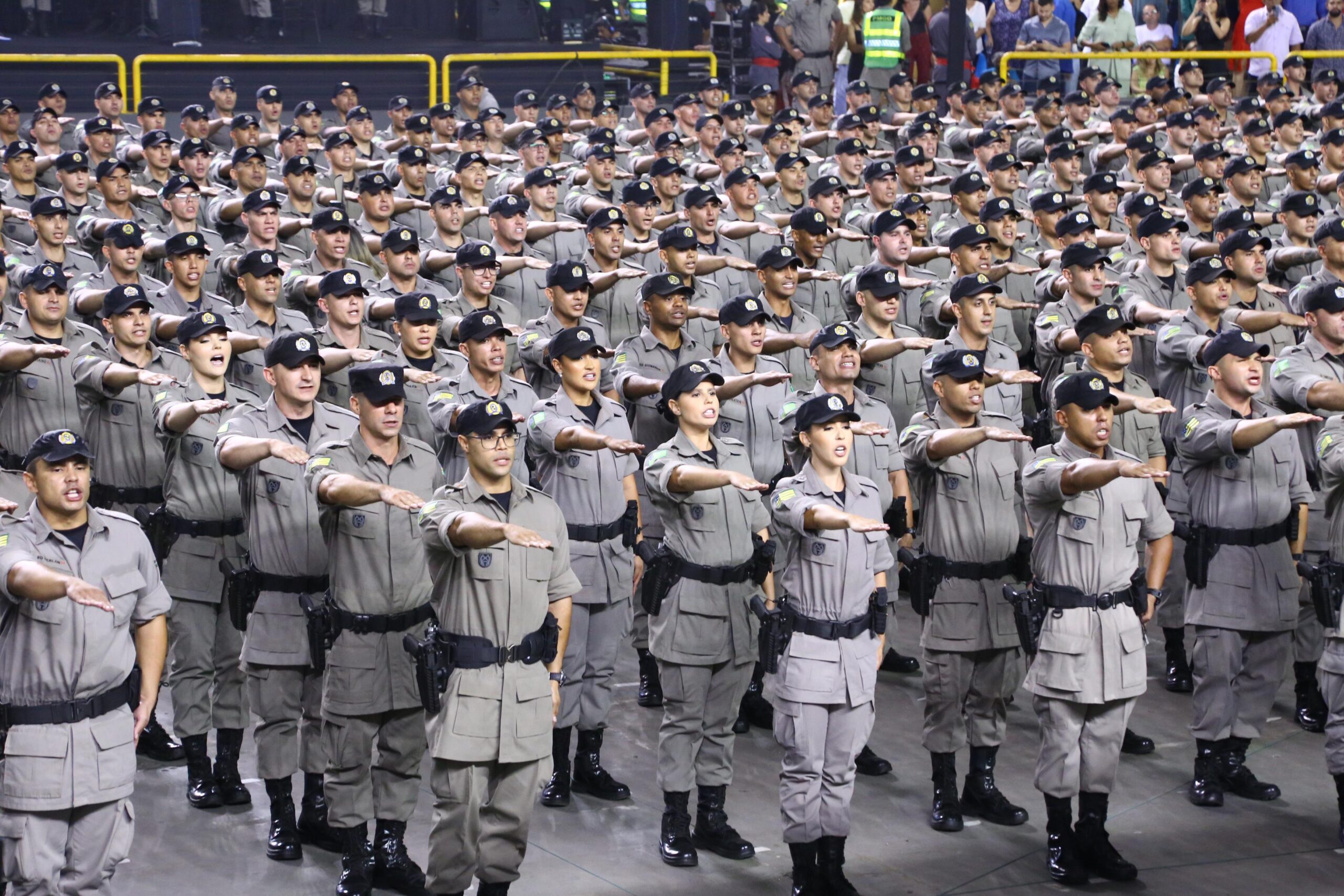 Caiado participa da solenidade de passagem do comando da PM