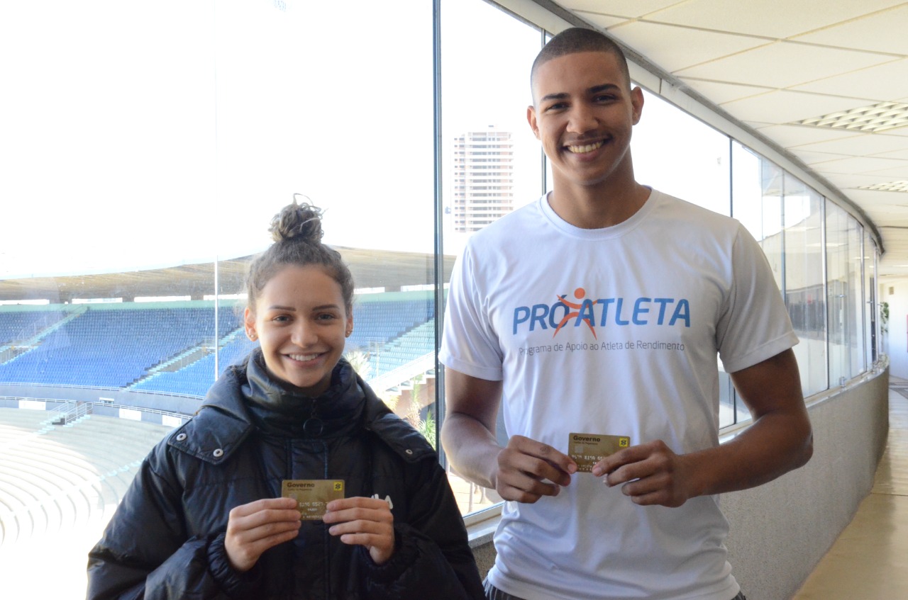 Caiado entrega cartões do programa Pró-Atleta nesta quinta-feira