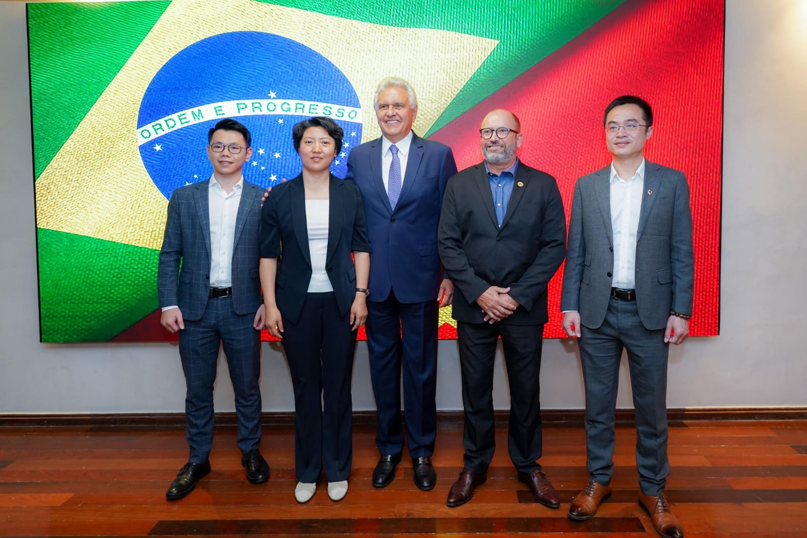 Caiado recebe comitiva chinesa em busca de novos negócios em Goiás