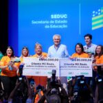 Caiado entrega premiação a escolas vencedoras do Prêmio Leia 2024