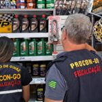 Procon apreende quase 4 mil litros de óleo lubrificante