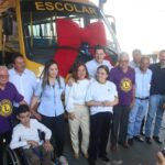 Daniel Vilela entrega micro-ônibus à escola que atende alunos com deficiência em Jataí