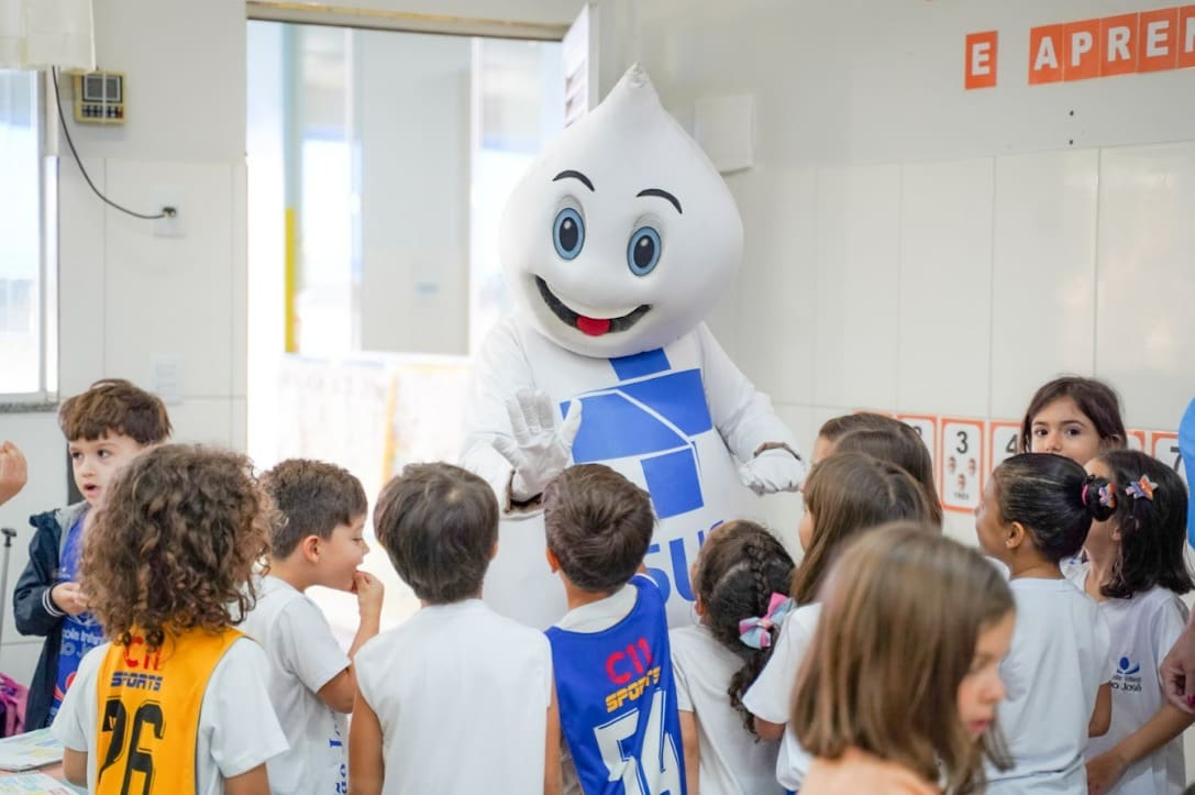 Zé Gotinha conscientiza para importância das vacinas