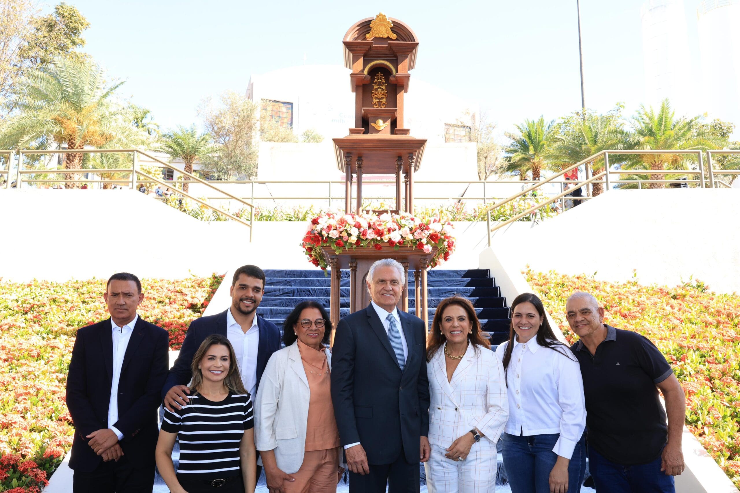 Caiado e Gracinha participam do término da Romaria de Trindade