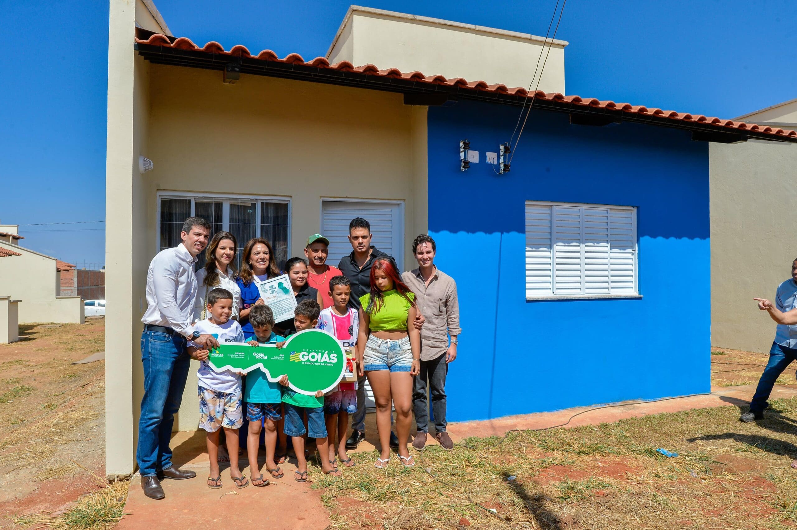 Famílias de Turvânia recebem casas a custo zero