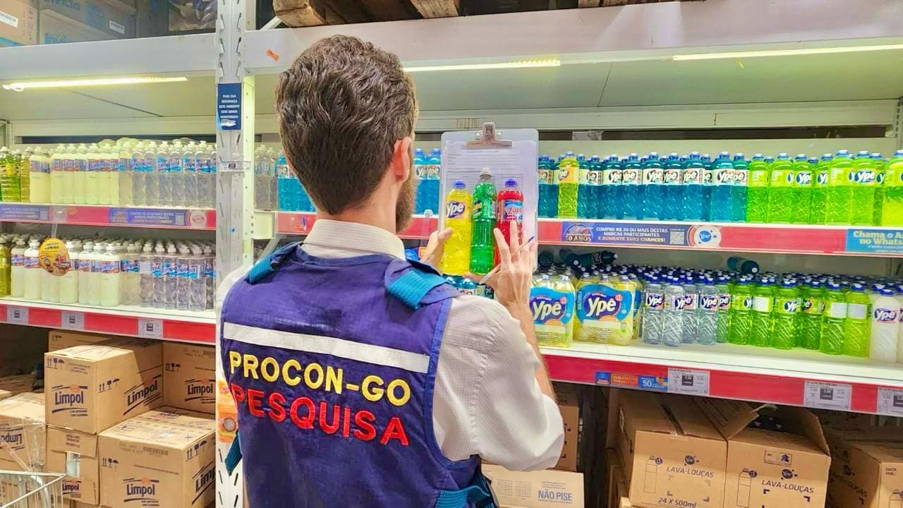 Pesquisa do Procon encontra variação de 500% no preço de produtos de limpeza