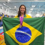 Goiana de 15 anos é campeã mundial escolar de natação paralímpica