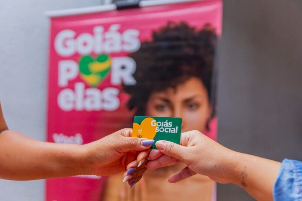 Goiás Social entrega mais de 150 cartões do Goiás Por Elas em outubro