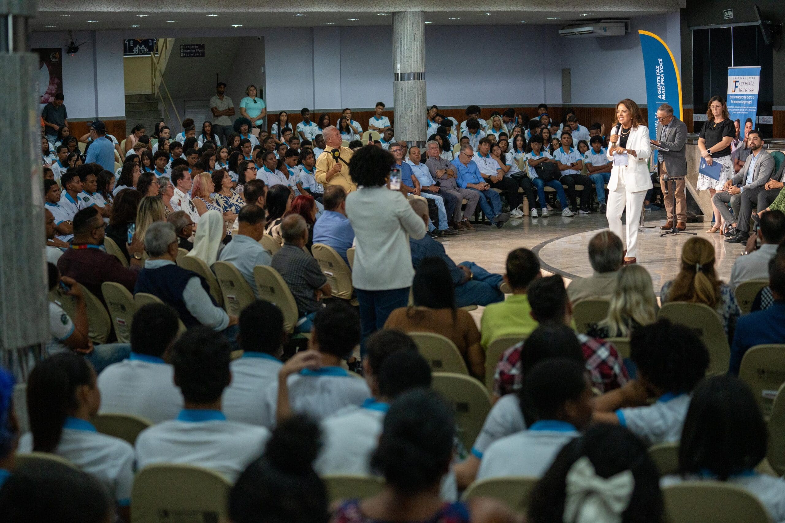 Gracinha Caiado participa de evento do Jovem Aprendiz Feirense