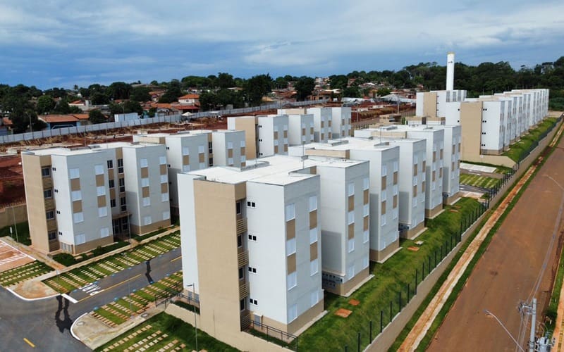 Famílias de Goiânia recebem apartamentos construídos pelo Crédito Parceria